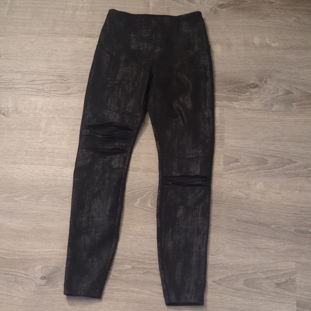 LYSSÉ Liquid Black Legging Shred Knee Size XS